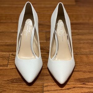 Super cute white Jessica Simpson pump. Only worn once.
